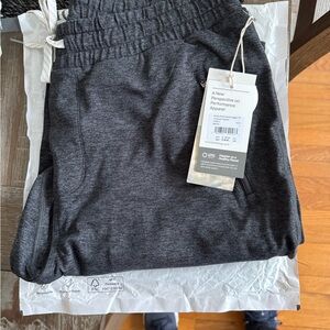 Vuori Men's Charcoal Joggers BRAND NEW